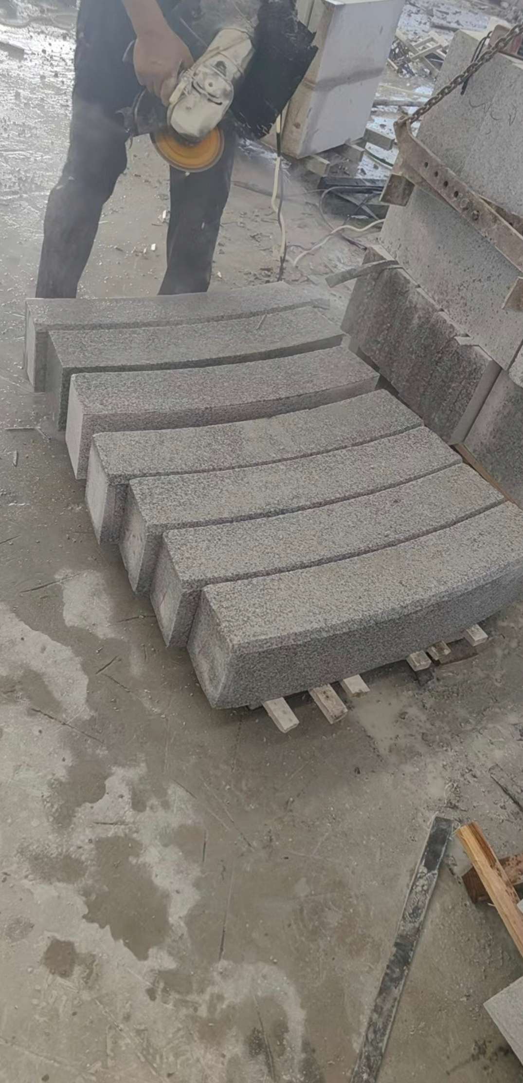 长治芝麻白弧形路牙石