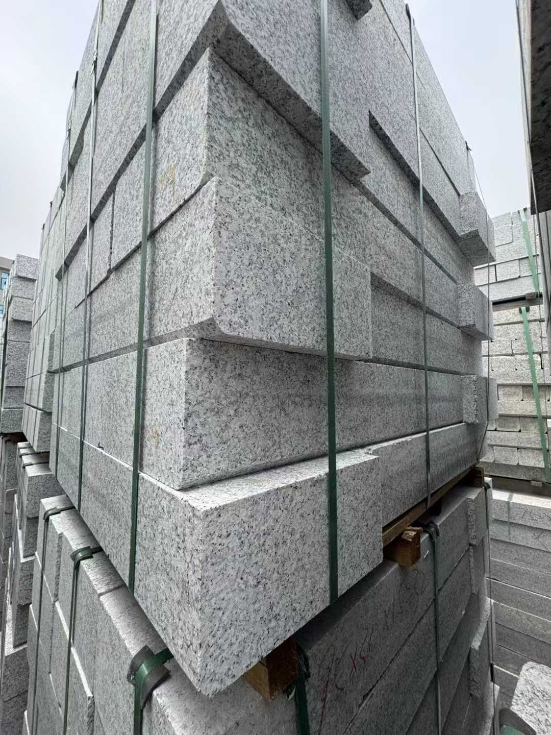 长治芝麻白路牙石 马路牙子